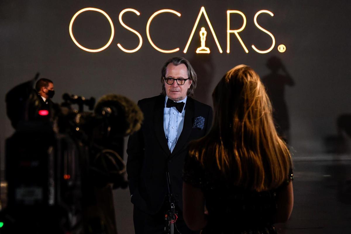 Gary Oldman’, a su llegada a la subsede de los Oscars en Londres. También París ha sido punto de encuentro para los cineastas que no pudieron viajar.