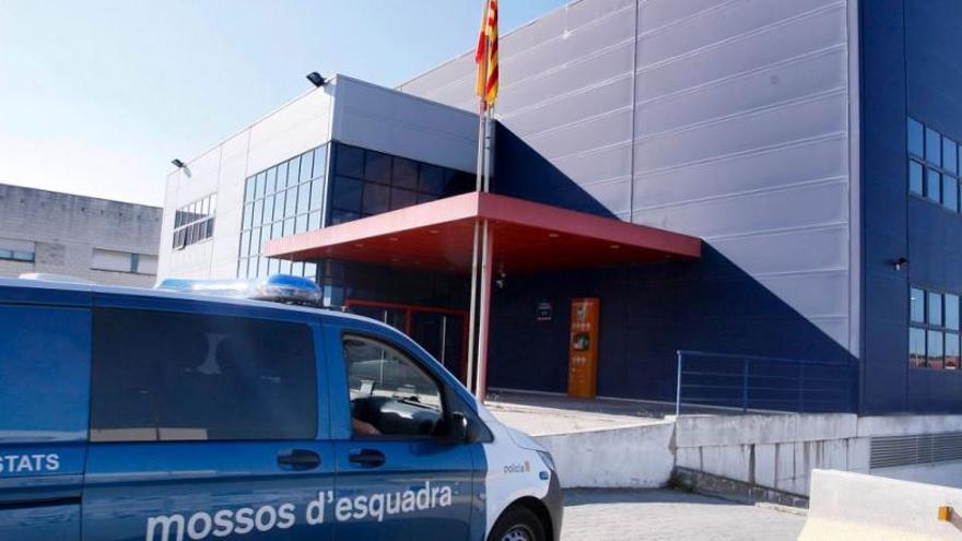 Demanen tancar les comissaries dels Mossos a Girona, Banyoles l&#039;Escala i Olot perquè hi fa massa calor