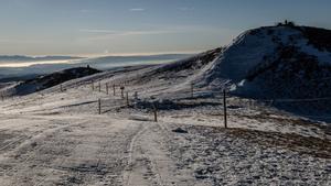 El aumento de las temperaturas significa que la gran mayoría de las estaciones de esquí del mundo ya dependen de la nieve artificial para aumentar la capa de nieve y prolongar la temporada, pero una racha récord de clima templado a fines de diciembre significa que incluso la nieve artificial ya no es posible en algunas áreas como en La Molina