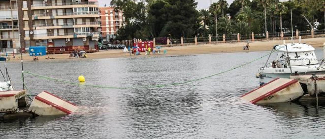 Imagen de uno de los tramos afectados por el derrumbe en el puerto deportivo.