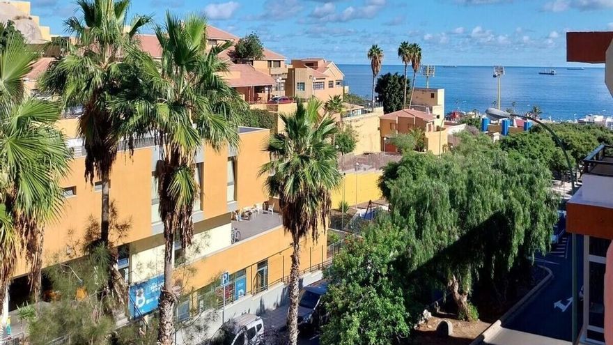 Gran oportunidad en Las Palmas: acogedora vivienda con vistas al mar por solo 129.000 euros