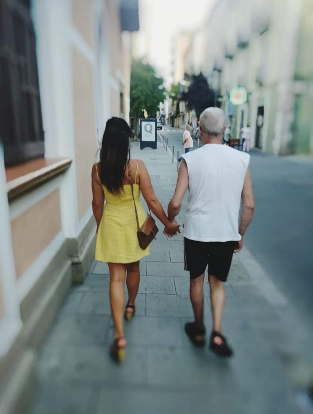 Laura Guerrero amb el seu pare, Francisco Guerrero, passejant uns mesos abans que ell morís.