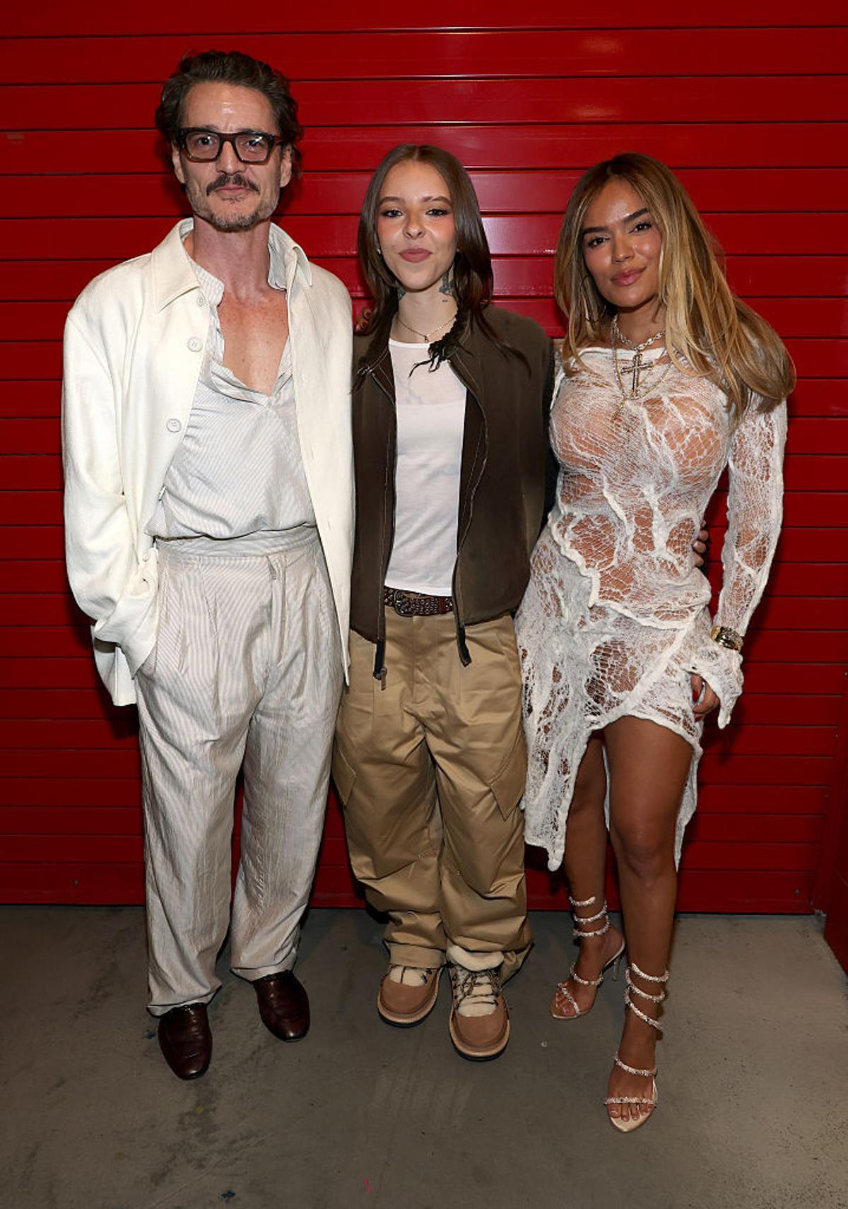 Young Miko, junto a Karol G y Pedro Pascal en La Casita de Bad Bunny en la Super Bowl