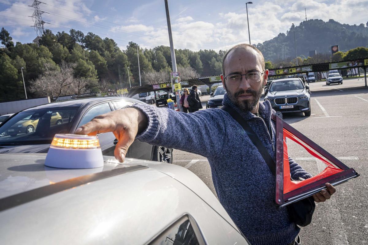 Primer día de aplicación de la nueva medida de llevar baliza V16 obligatoria en el coche