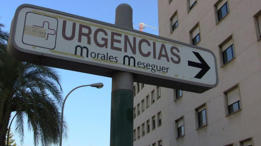 Herido un hombre al quedar atrapado dentro de un contenedor soterrado de basura en Murcia