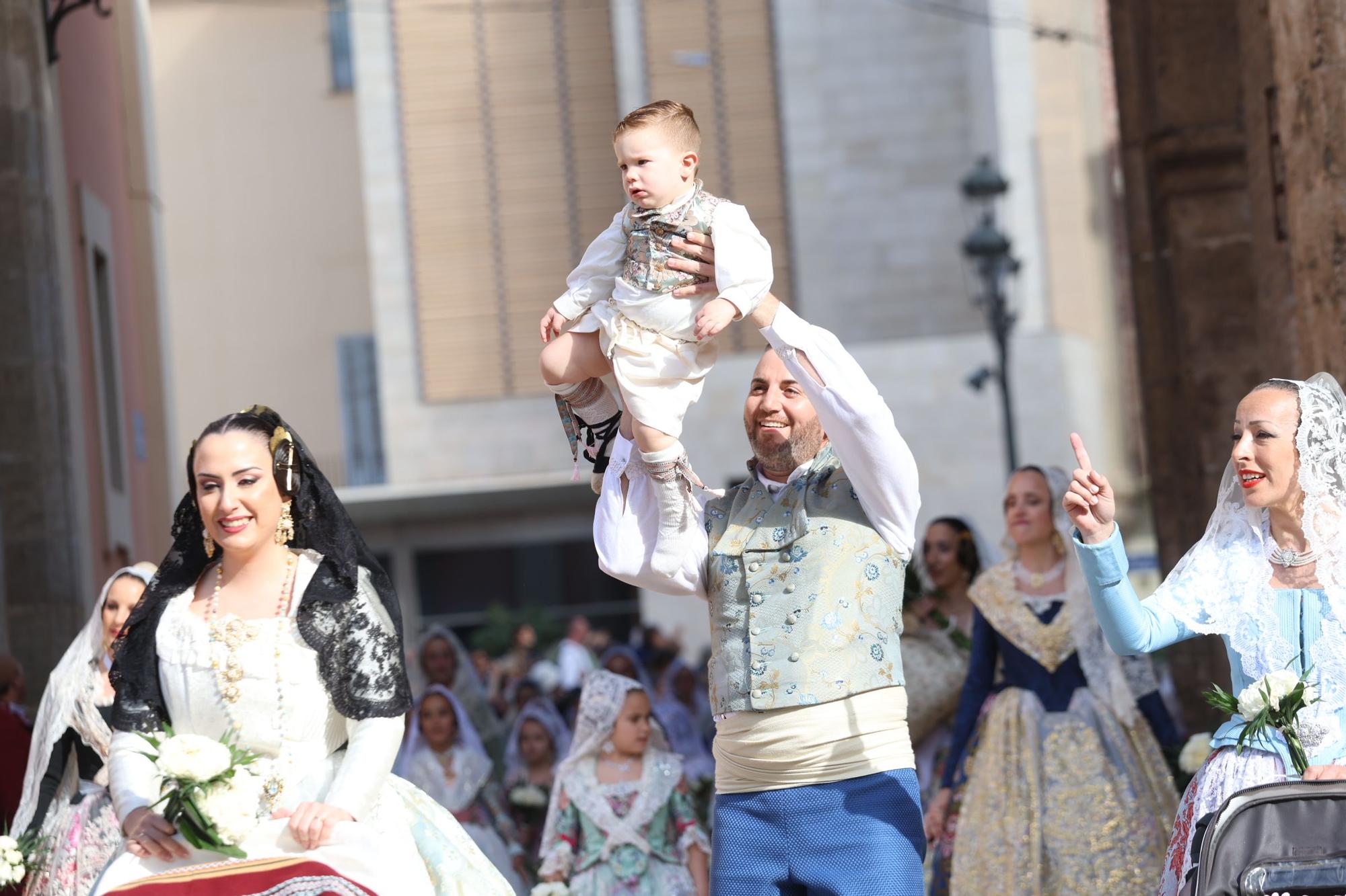 Ofrenda Fallas 2023 | Las fotos más emotivas y especiales del 17 de marzo