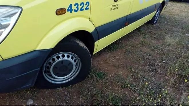 Estado de las ambulancias del Transporte Sanitario en Tenerife tras sufrir actos vandálicos
