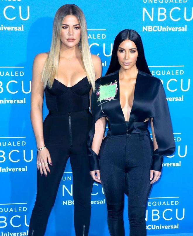 Khloé Kardashian y Kim Kardashian conjuntadas