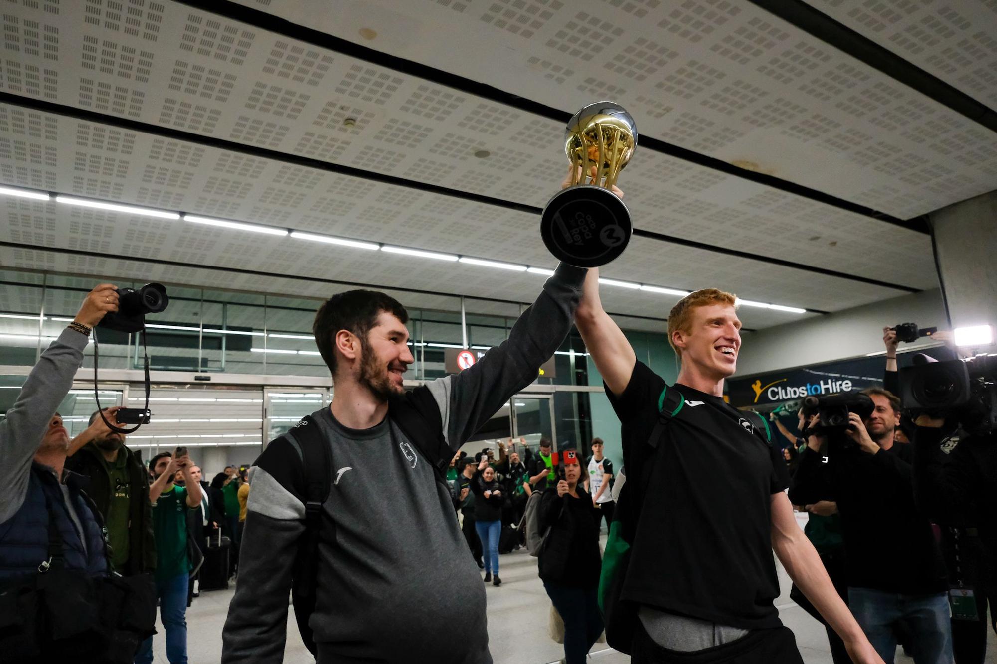 La llegada del Unicaja al aeropuerto de Málaga tras ganar la Copa del Rey