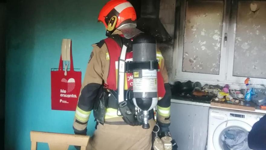 Alarma en La Corredoria por un incendio en la cocina de un primer piso