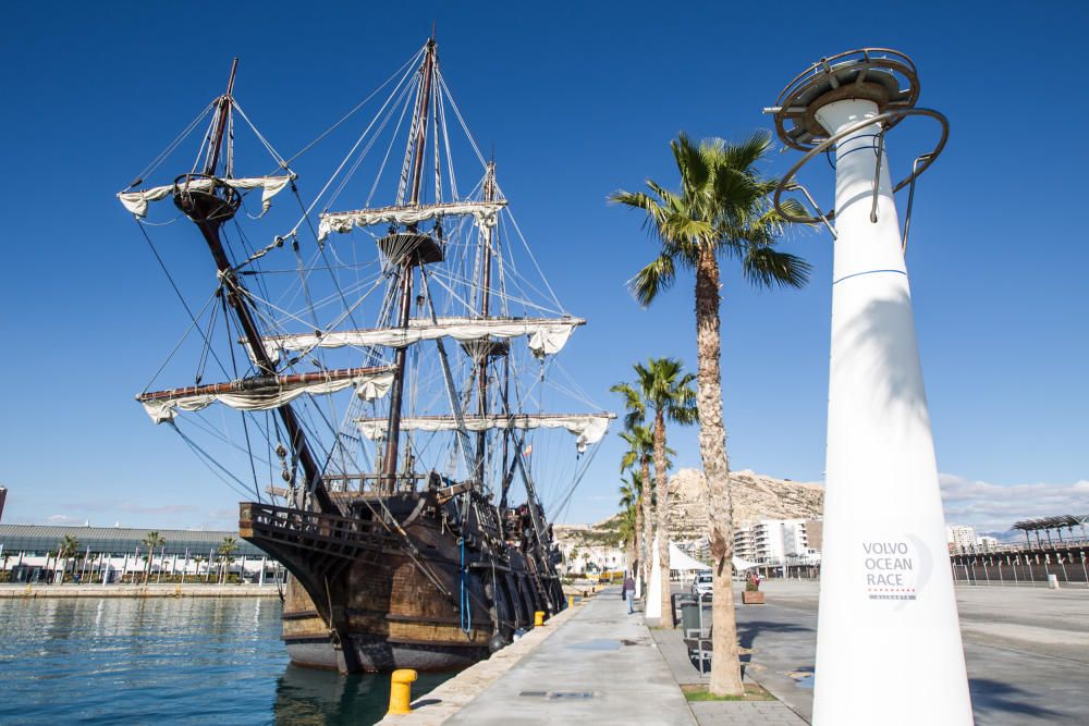 Así es la réplica del Galeón Andalucía que ha amarrado en el Puerto de Alicante