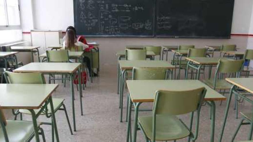 Aula de un instituto público de Castelló a la que solo acudió una alumna.