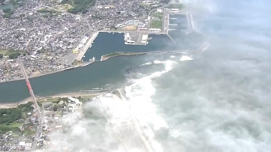 Las primeras olas de tsunami alcanzan Japón después del terremoto de 8,8 en Rusia