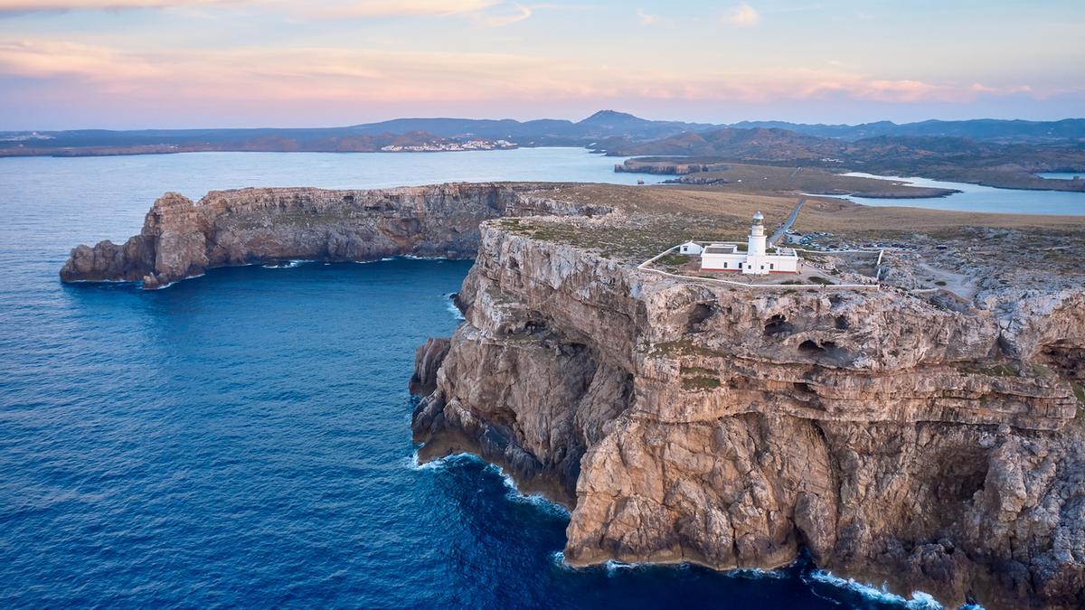 El faro de Punta Nati en Menorca