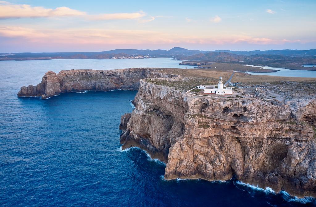 El faro de Punta Nati en Menorca