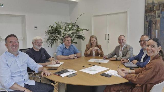 David Regades y Loli Castiñeira se reunieron con técnicos.