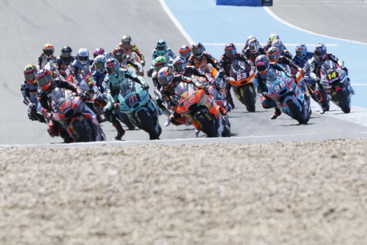 Imagen de la primera curva en la carrera de Moto2.