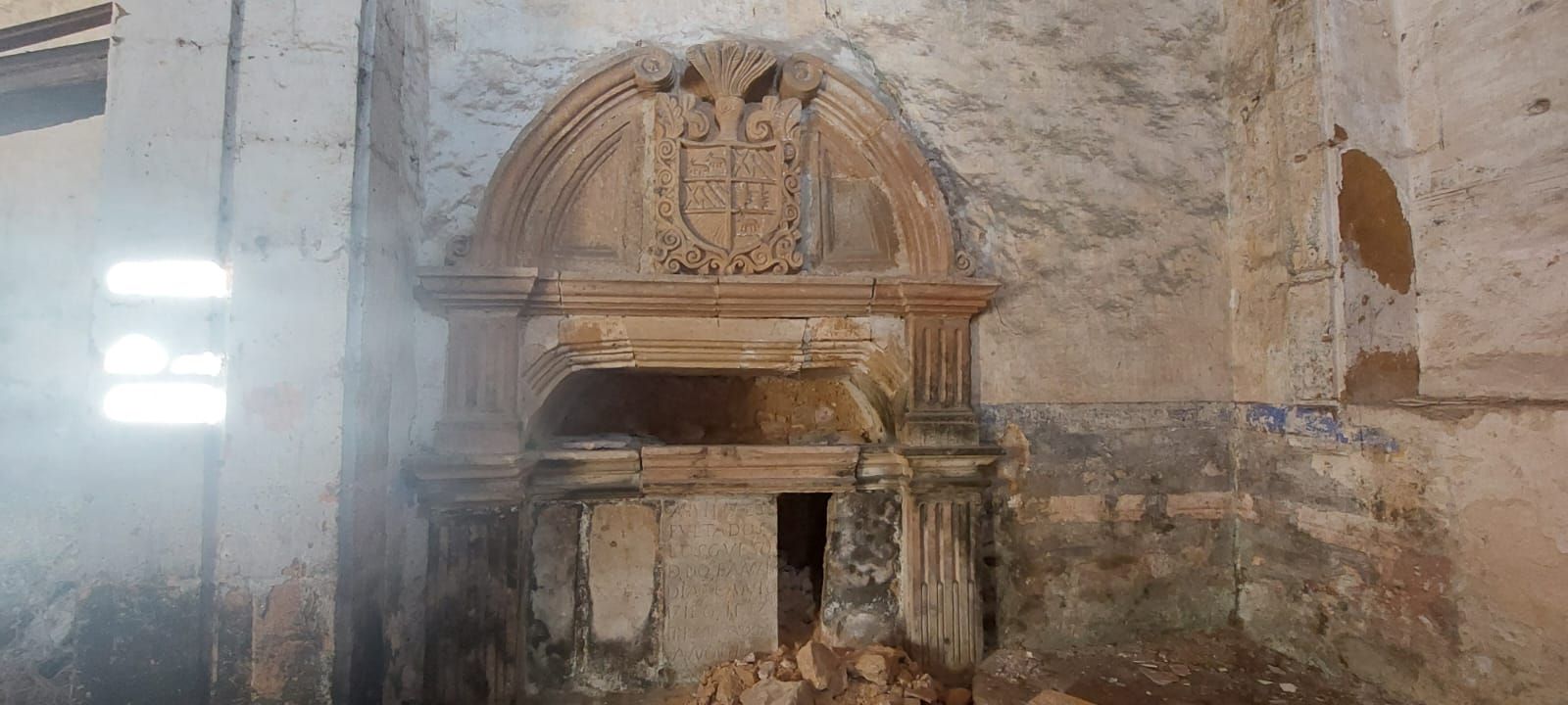 La Ponte, cementerio de nobles: así son las tumbas de la familia del señor de la Torre de Barrios de Luna en Llanera