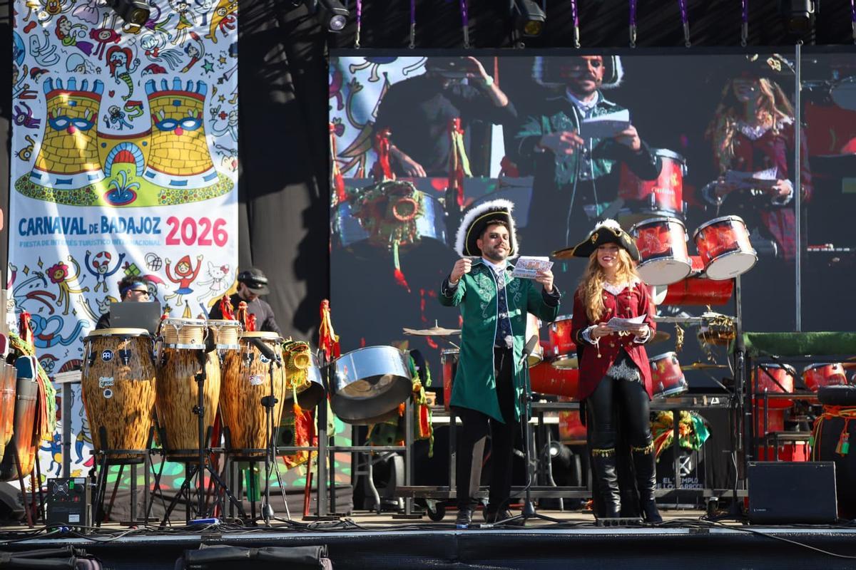Beatriz Castellano y Miki Veríssimo presentan la Gran Gala del Carnaval de Badajoz 2026.