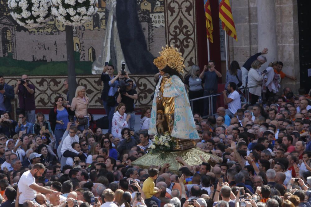 Día de la Virgen de los Desamparados: Traslado de la Mare de Déu