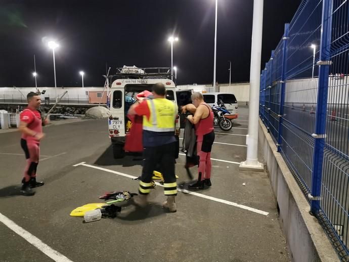 Búsqueda de un hombre en la playa de Guayedra