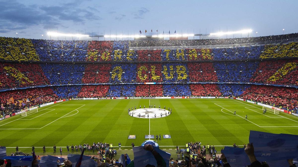 Imagen del Camp Nou luciendo el lema 'Més que un club'