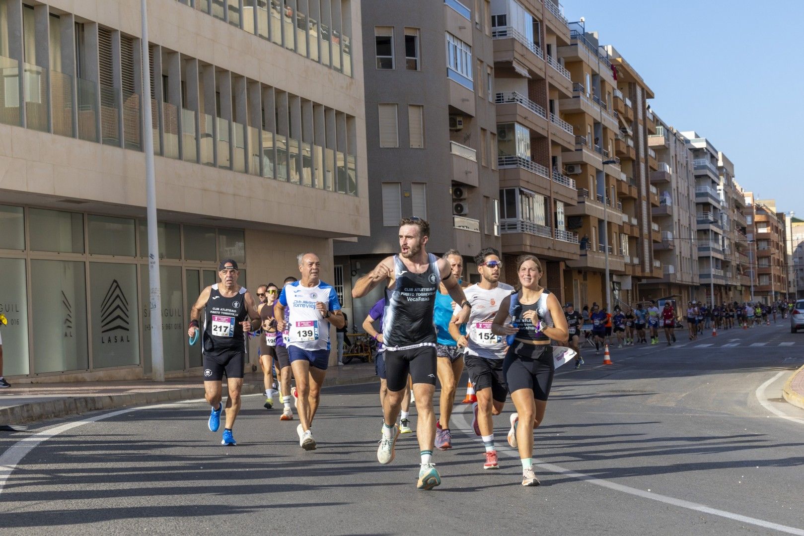 Así fue en imágenes una nueva edición de la carrera solidaria de AFA Torrevieja