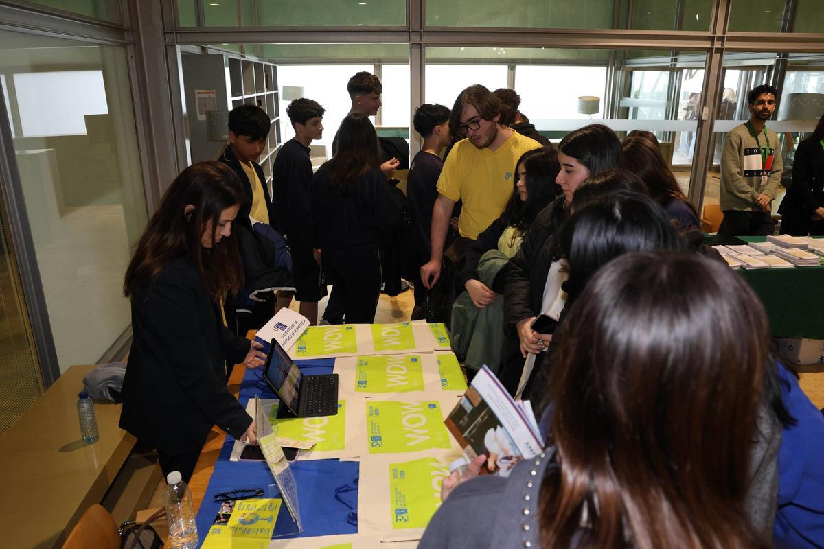 Stand de la Universidad de Santiago.