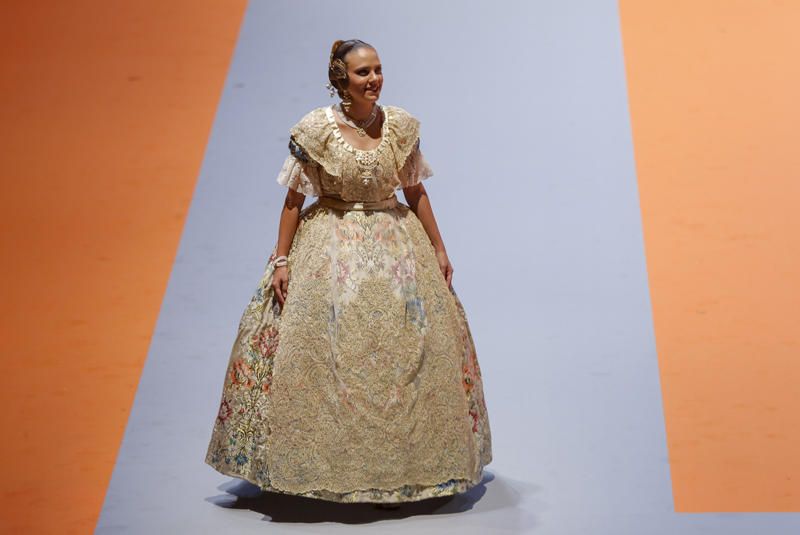 Desfile de las candidatas a la corte de honor 2020