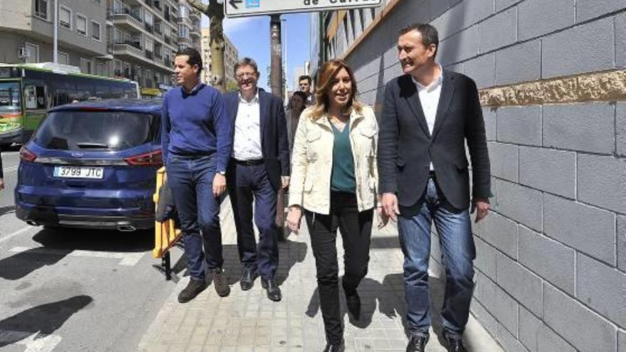 Susana Díaz, a su llegada al Polideportivo de Carrús el pasado sábado junto a Alfaro, Puig y González.