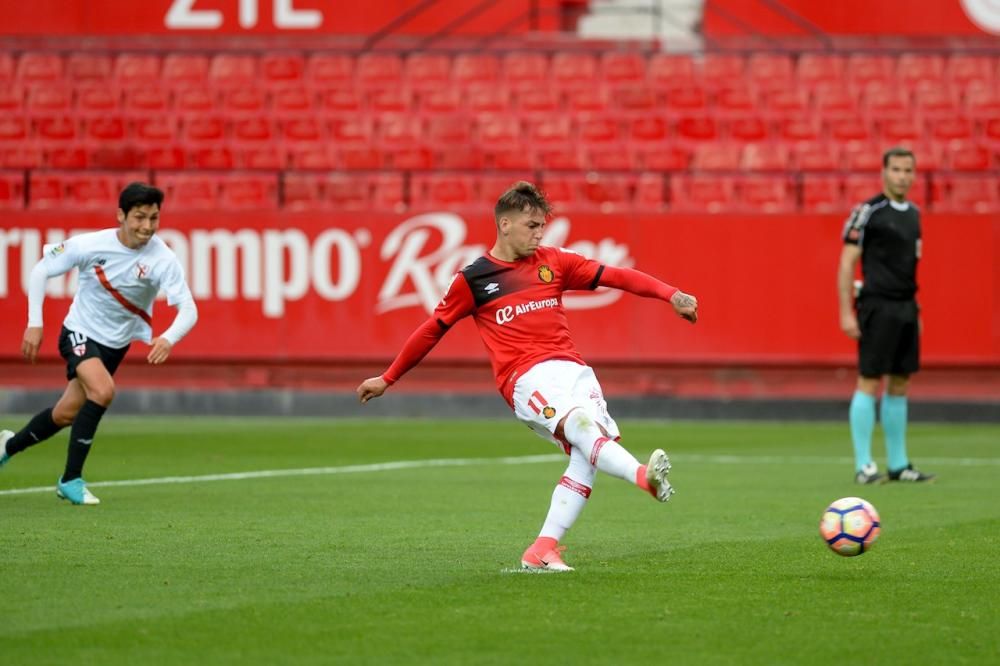 Real Mallorca kann doch noch siegen. Der Zweitligist hat am Sonntag (30.4.) das Auswärtsspiel gegen die zweite Mannschaft des FC Sevilla mit 3:2 gewonnen. Damit endet eine Serie von zehn erfolglosen Spielen.