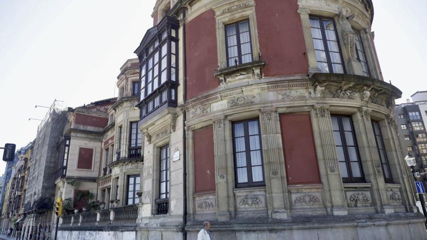 El Martillo de Capua se postula como centro "pionero" de formación a urólogos en Gijón