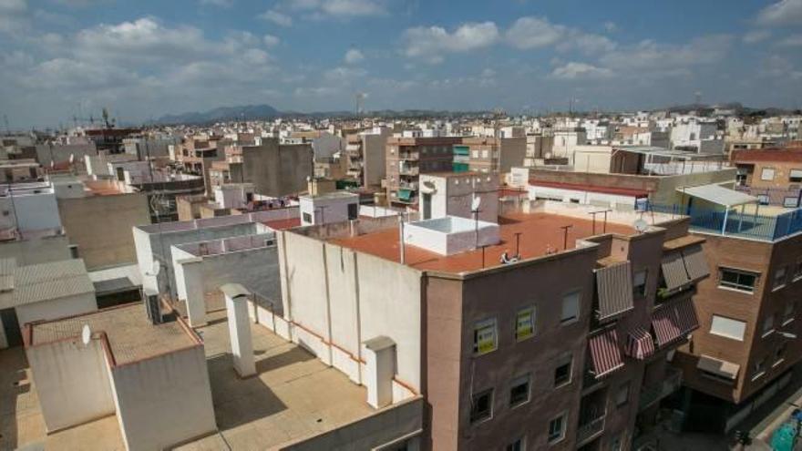 Vistas generales del parque de viviendas de Elche, desde el barrio de El Toscar.