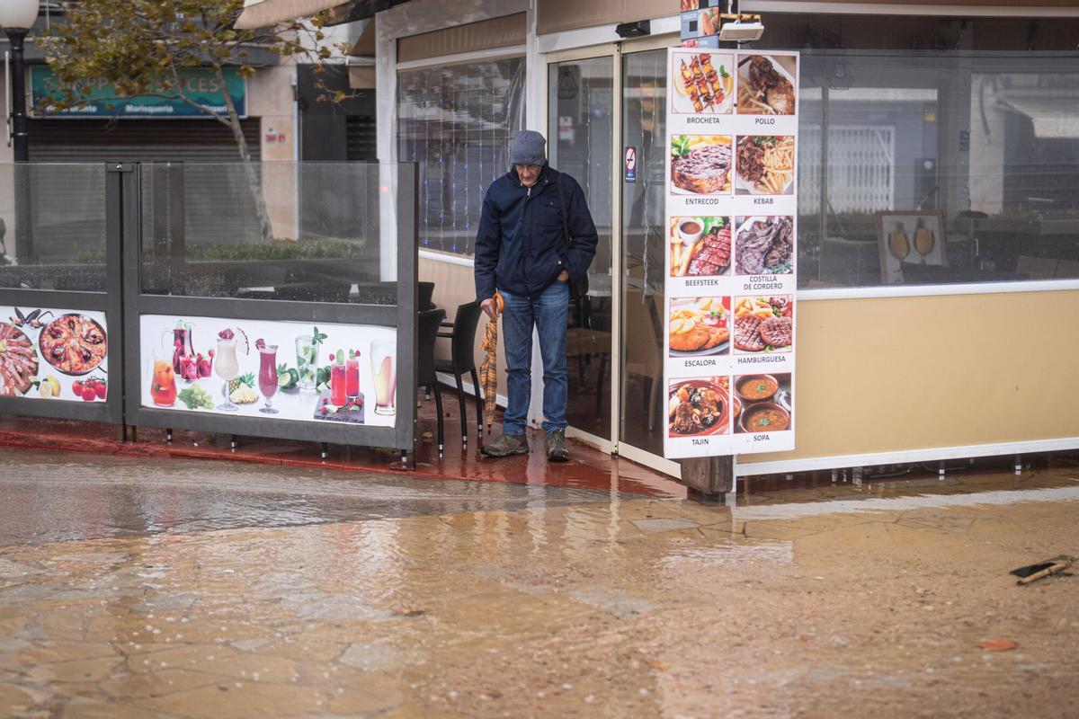 El temporal borra una parte del paseo marítimo de Blanes El temporal borra una parte del paseo marítimo de Blanes