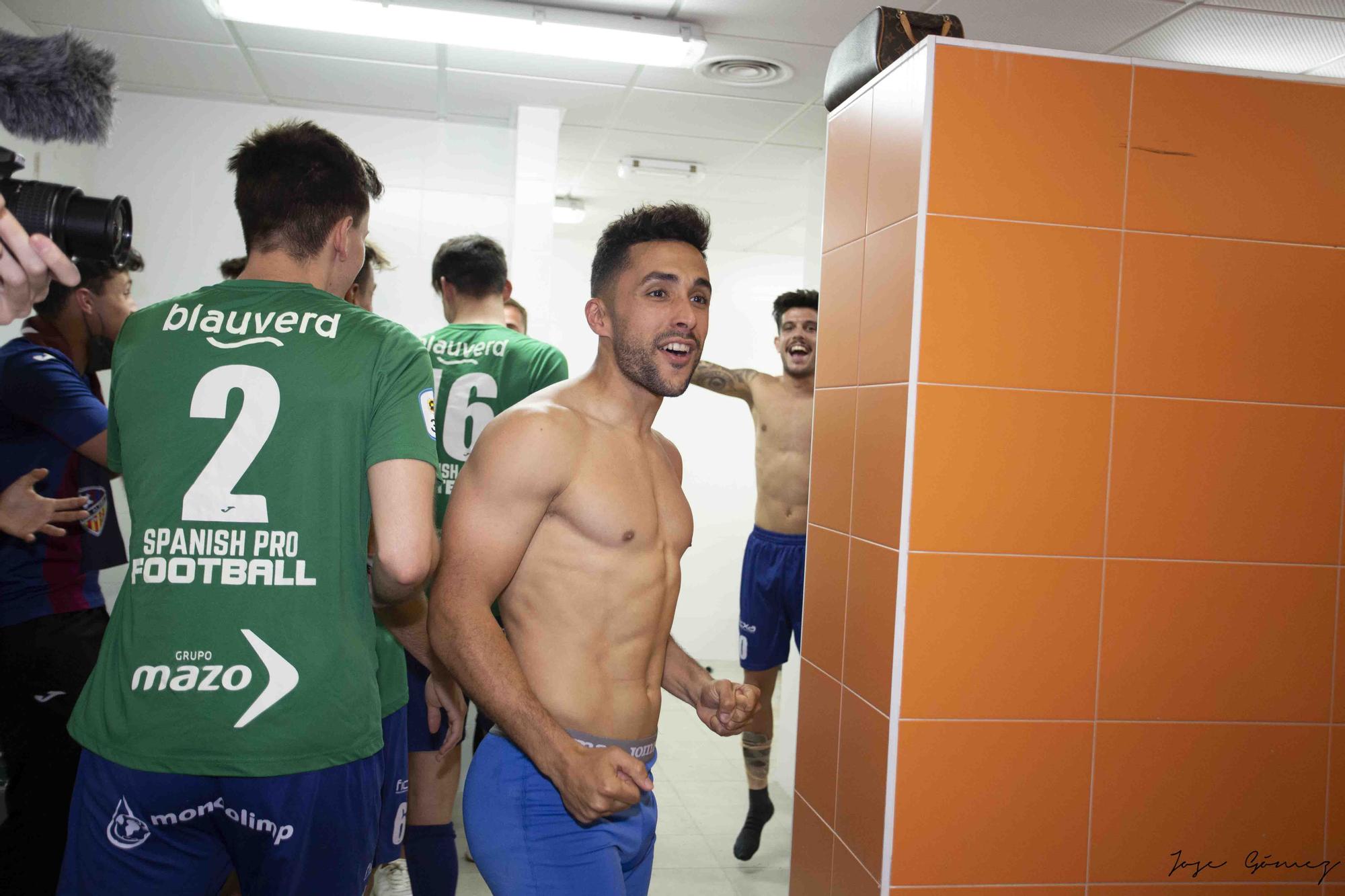 La UD Alzira celebra el ascenso a Segunda RFEF