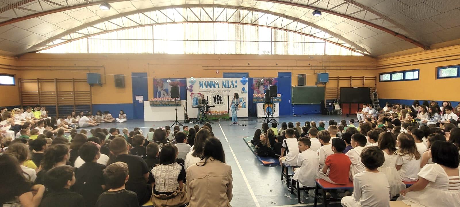 Así es desde dentro el gran musical de ABBA del colegio Virgen del Fresno