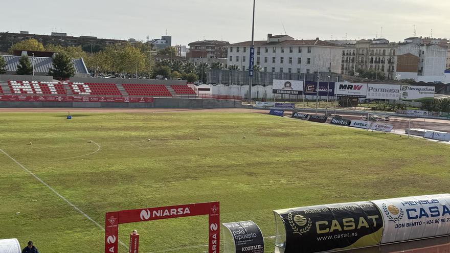 El Don Benito-Azuaga cambia de orden por el mal estado del césped del Vicente Sanz