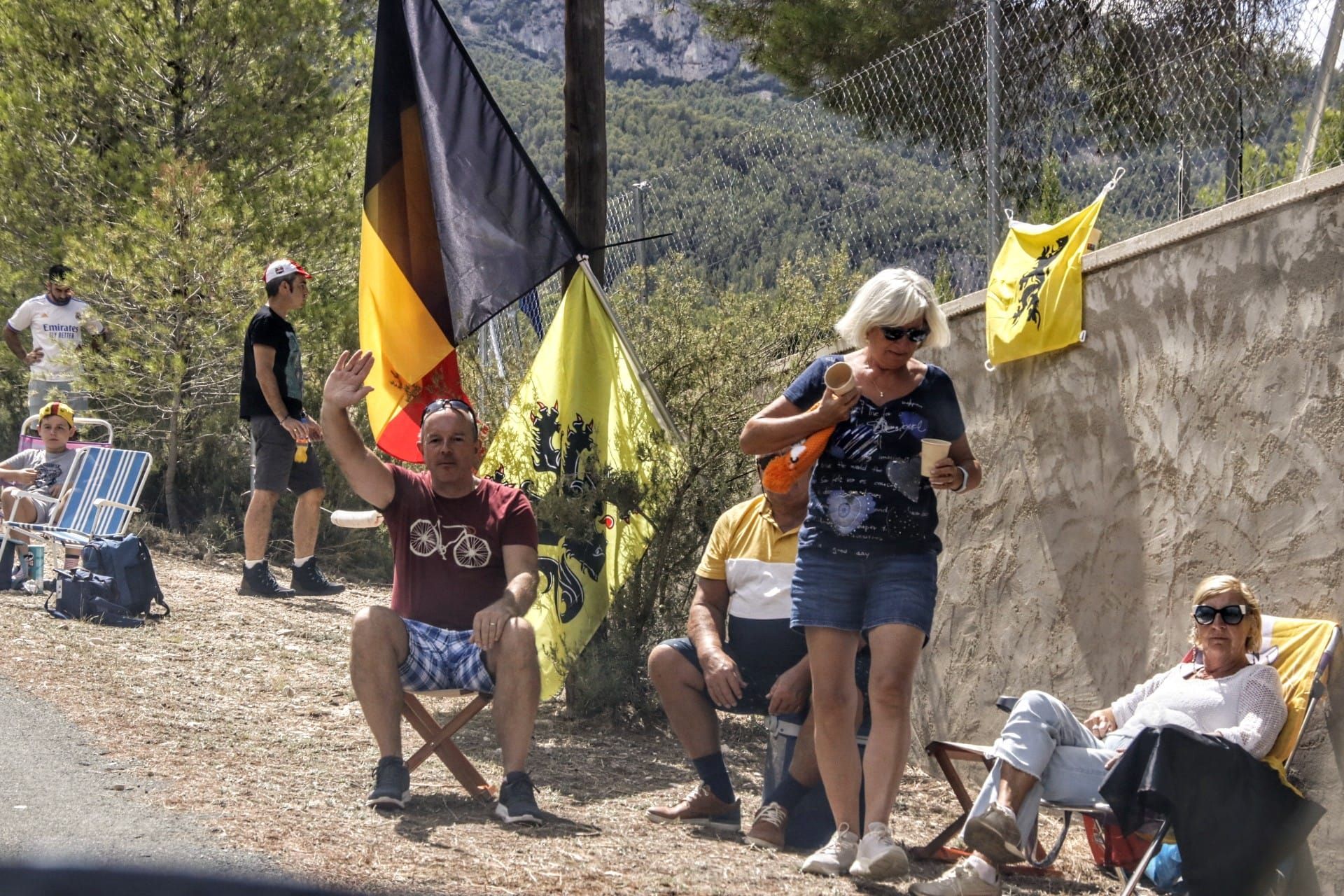 Ambiente en Xorret de Catí para ver pasar la Vuelta Ciclista a España