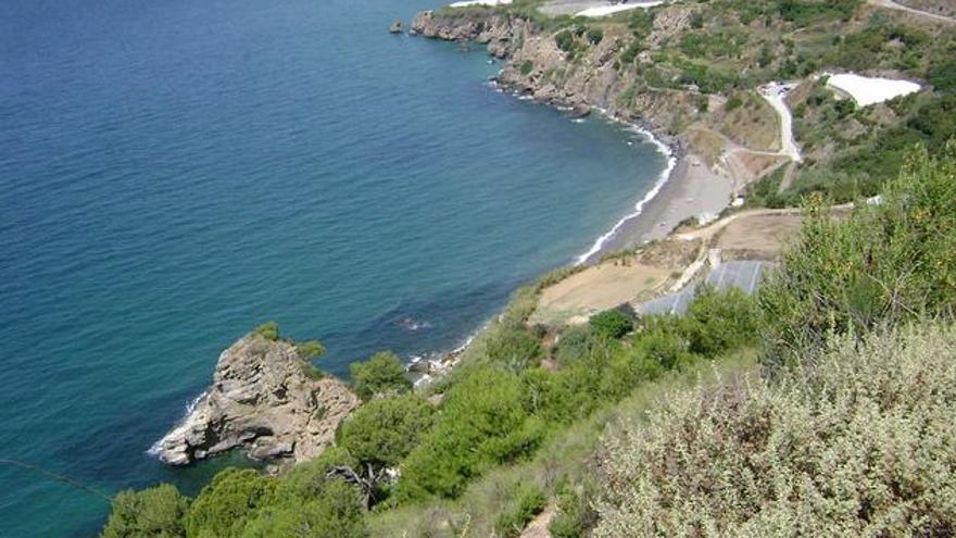 Playas de los acantilados de Maro.