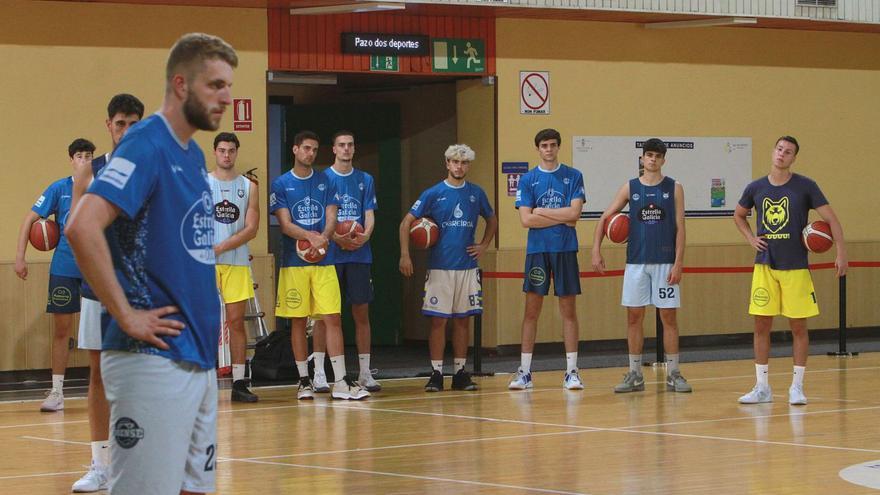 Un entrenamiento de pretemporada del Club Ourense Baloncesto en el Pacito. | Iñaki Osorio