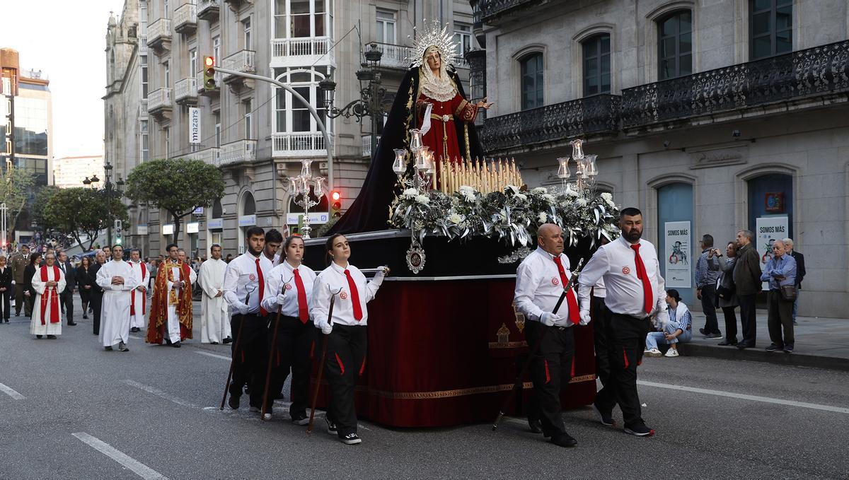 La procesión del Jesús del Silencio recorrió el centro de la ciudad