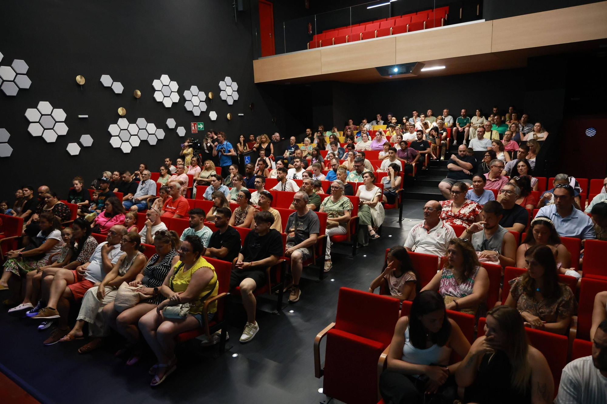Fotogalería | Sorteo cien viviendas protegidas en el barrio cacereño de El Junquillo