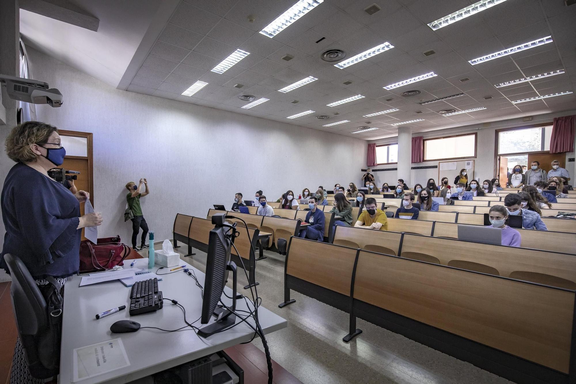 La UIB empieza el curso con tres profesores y 22 alumnos bajas por covid