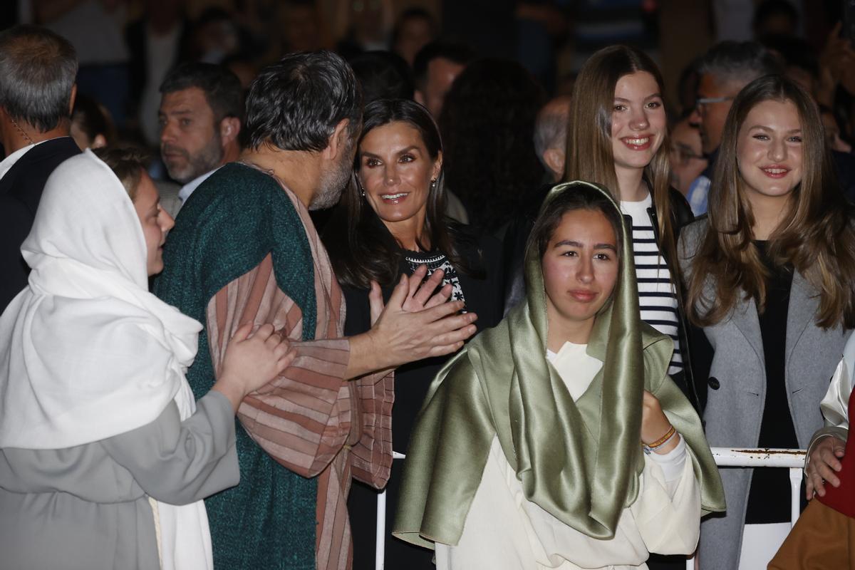 Los reyes y sus hijas asisten a La Pasión de Cristo en Chinchón