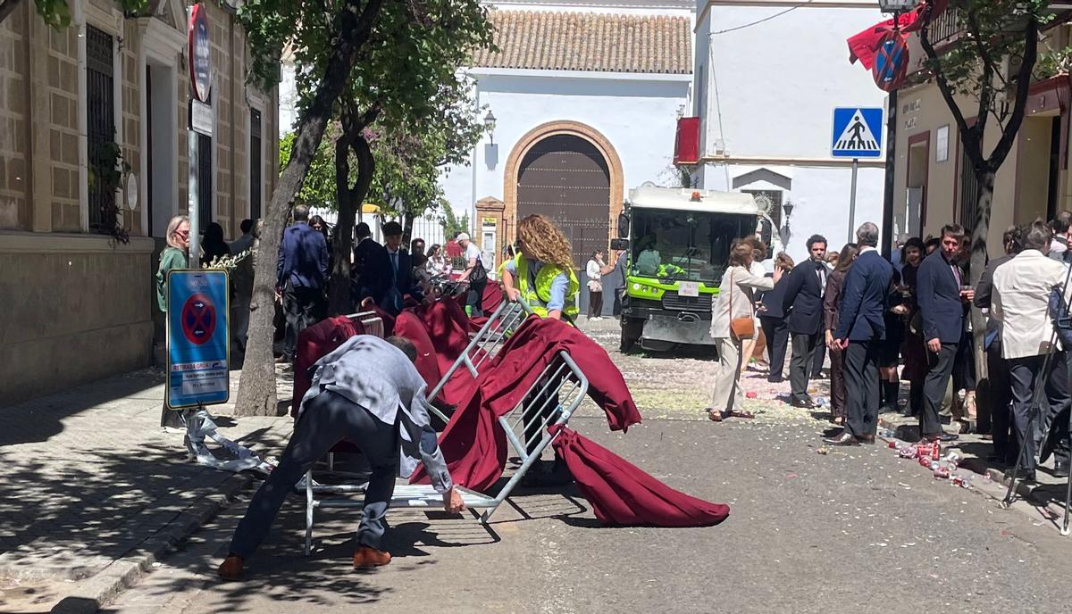 Esta mañana en La Paz una racha viento tiró algunas vallas.