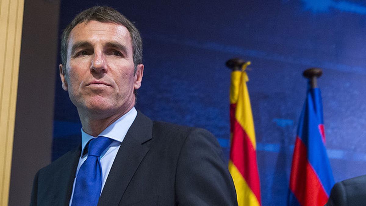 El secretario técnico del Barça, Robert Fernández, en la sala de prensa del Camp Nou