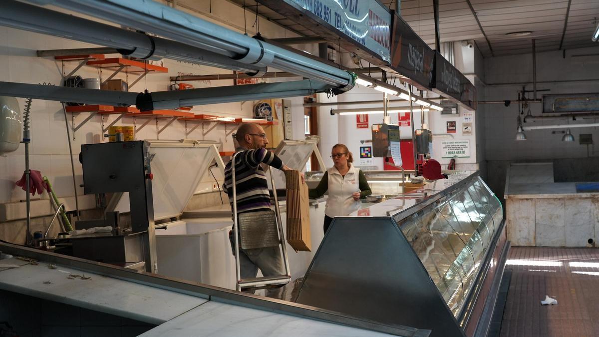 Los vendedores del Mercado Central, en pleno traslado,