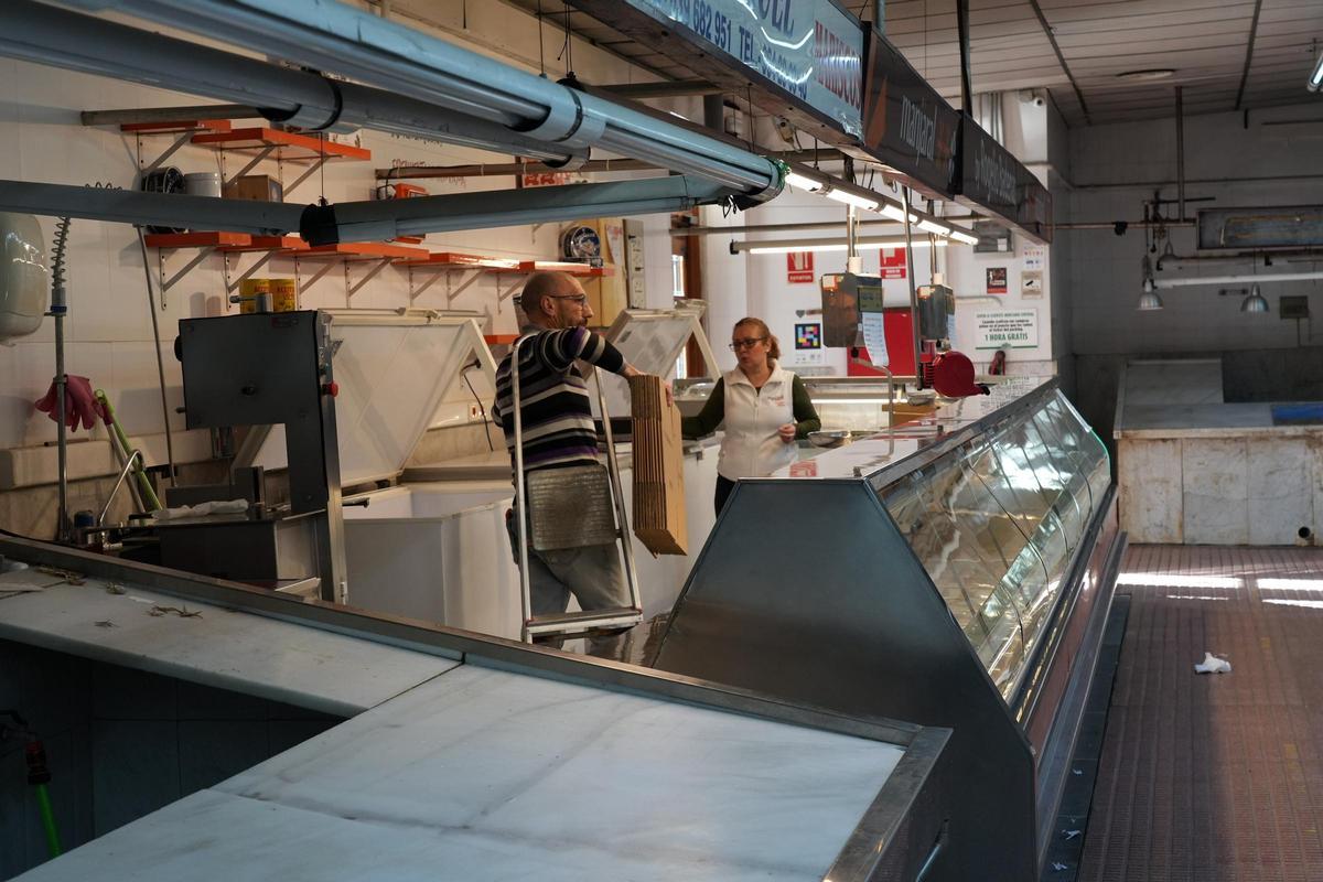 Los vendedores del Mercado Central, en pleno traslado,