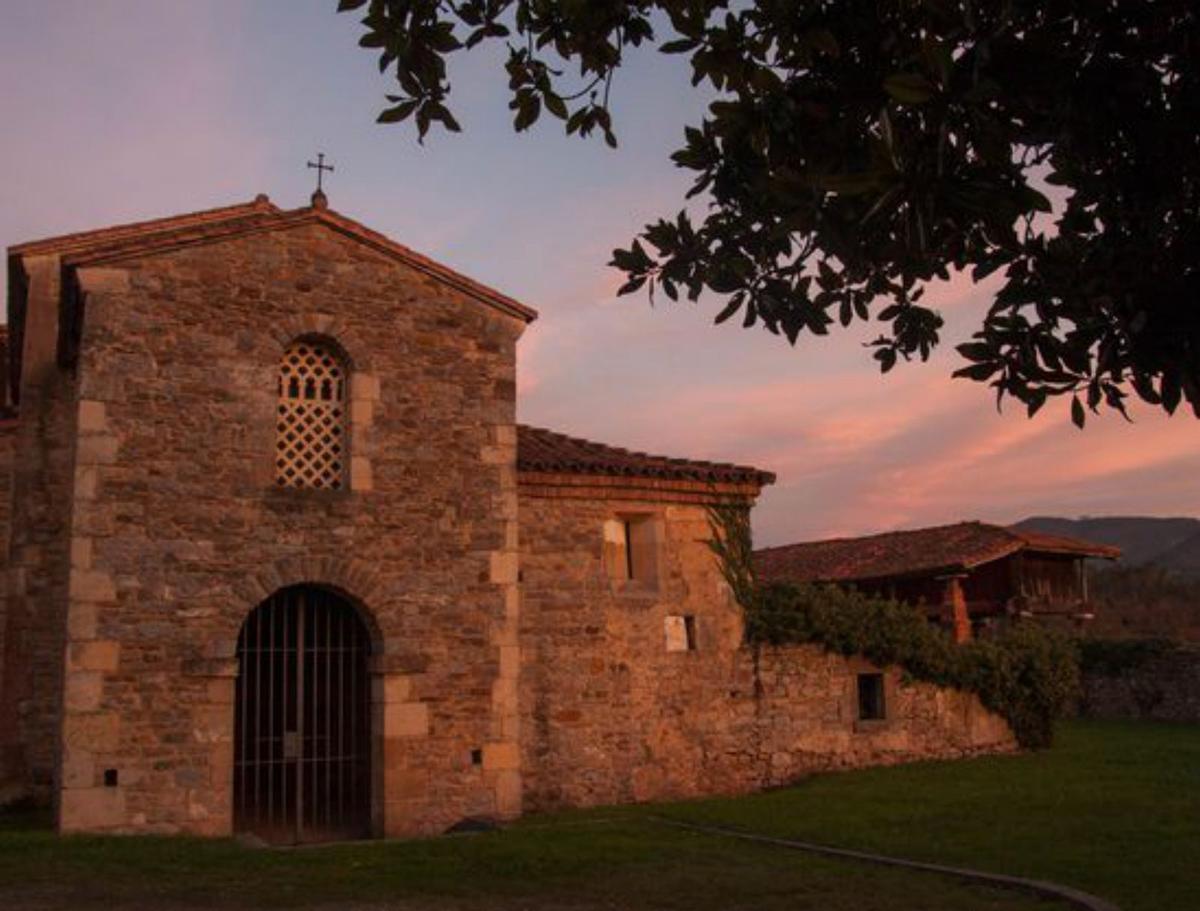 Iglesia de Santianes, en Pravia