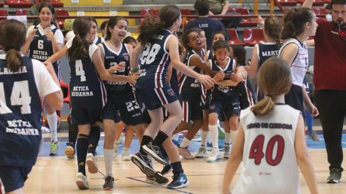 Celebración de una victoria en los Juegos Municipales Barrionuevos.